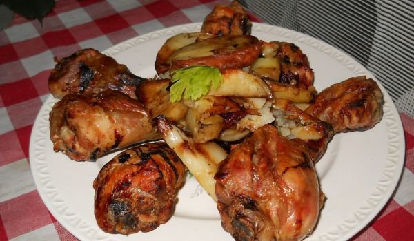 Печени пилешки бутчета с пресни картофки