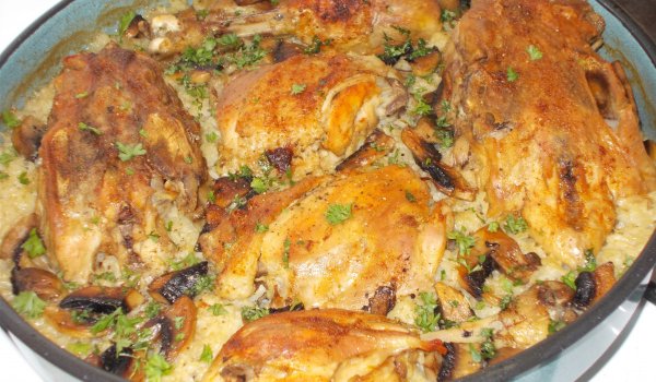 Печени пилешки гръбнаци с гъби и ориз
