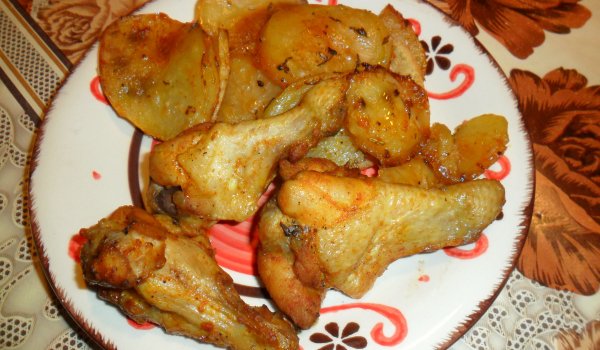 Печени пилешки маншони с ароматни картофки