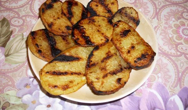 Печени пресни картофи на скара