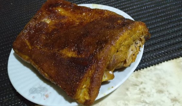 Печени свински гърди с кост и червено вино