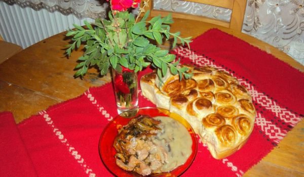 Печено агнешко с гъбен сос