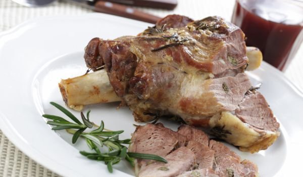 Печено агнешко с розмарин