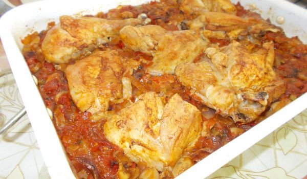 Печено домашно пиле с гъби и праз