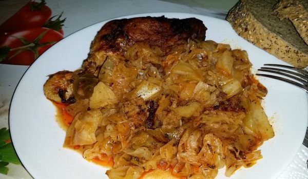 Печено пиле с кисело зеле