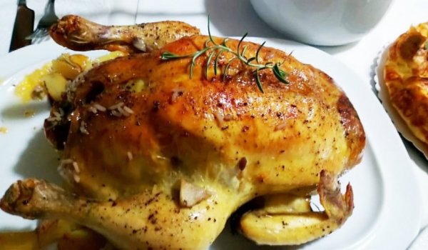 Печено пиле с ориз и гъби на фурна