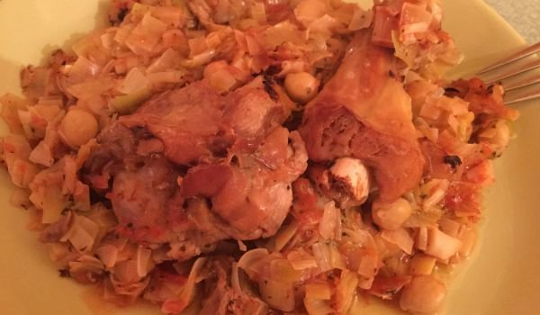 Печено пуешко с праз и нахут