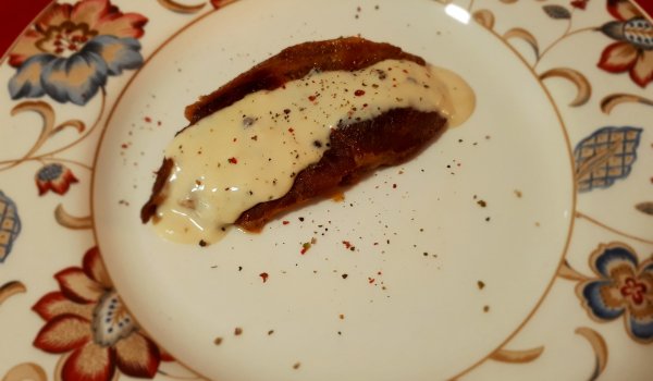 Печено свинско месо с разкошен сос