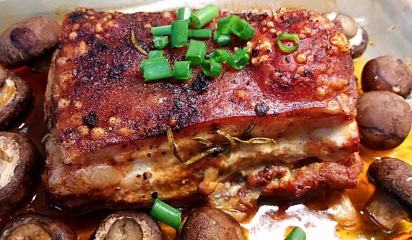 Печено свинско на фурна с гъби