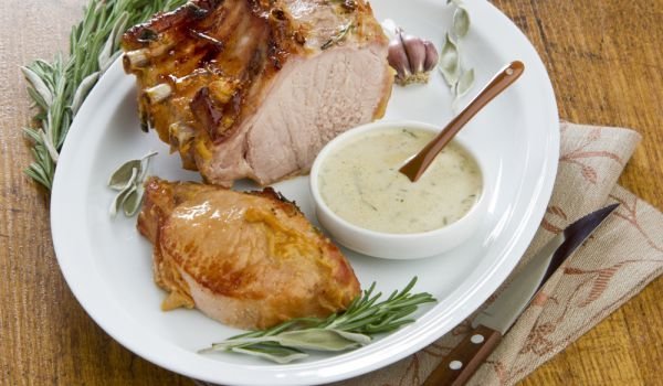 Печено свинско с чеснов крем