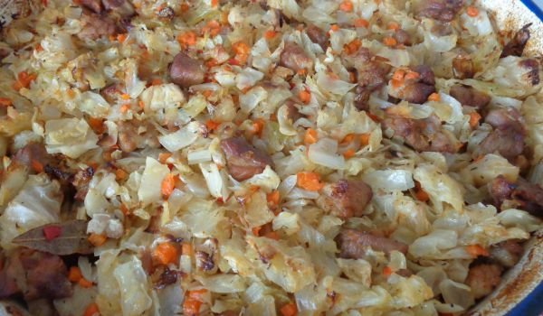 Печено свинско с кисело зеле (почти като на баба)