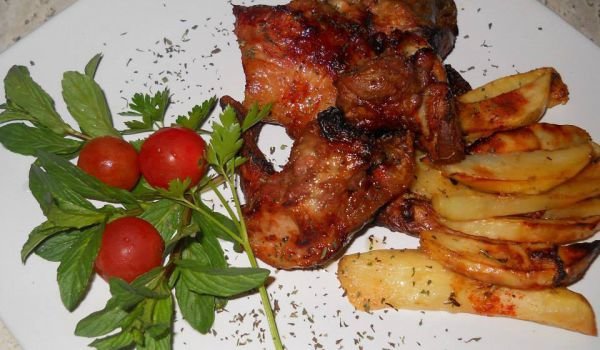 Печено свинско с мед, горчица и пресни картофки