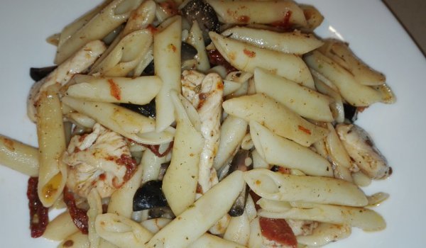 Пене с пиле, маслини и сушени домати