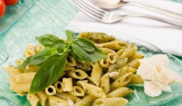 Пене със зелен грах и песто