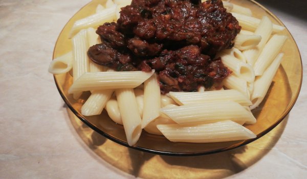 Пенне с морски дарове и тиквички