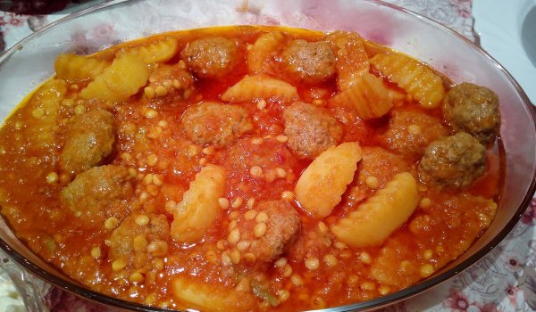 Персийски кюфтета с картофи и нахут