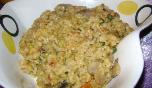 Пикантен ориз с телешки бульон