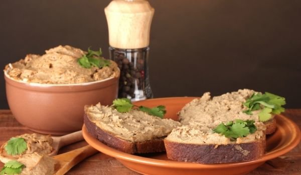 Пикантен пастет от пилешки дробчета