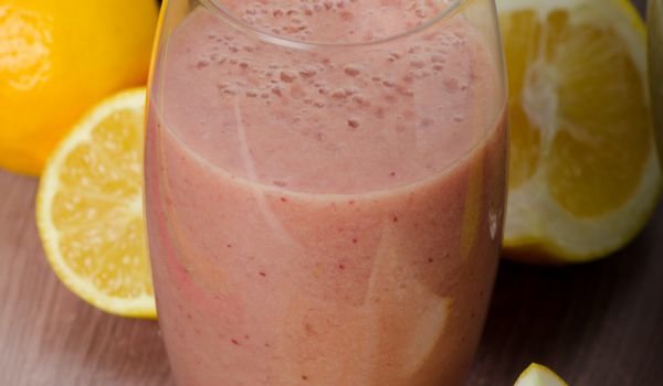 Пикантен сок от грейпфрут и ягоди с мента