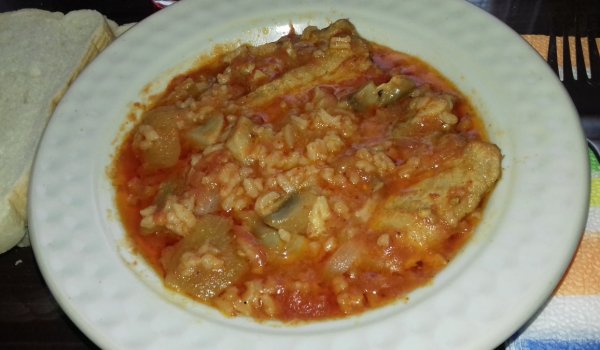 Пикантна яхния със свинско, гъби и ориз