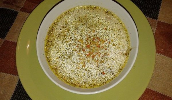 Пикантна супа от домашно пиле