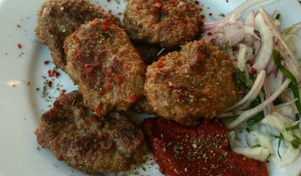 Пикантни агнешки кюфтенца