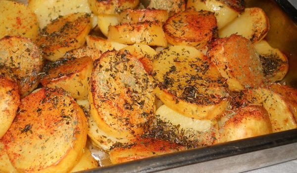 Пикантни картофки с чубрица