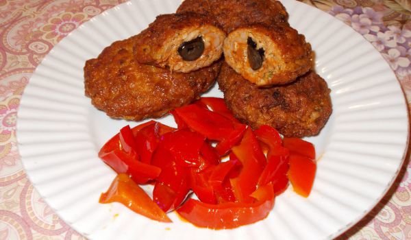 Пикантни кюфтенца с маслини