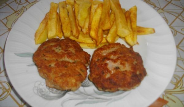 Пикантни кюфтета с чубрица