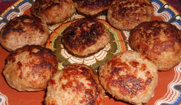 Пикантни пилешки кюфтенца