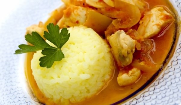 Пиле с бадеми и гъби