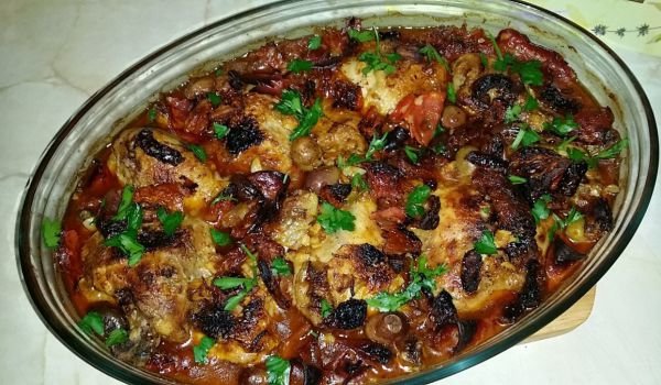 Пиле с чесън и сушени домати