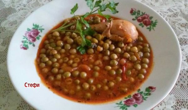 Пиле с грах и зеленчуци