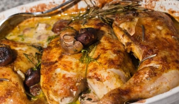 Пиле с гъби и маслини