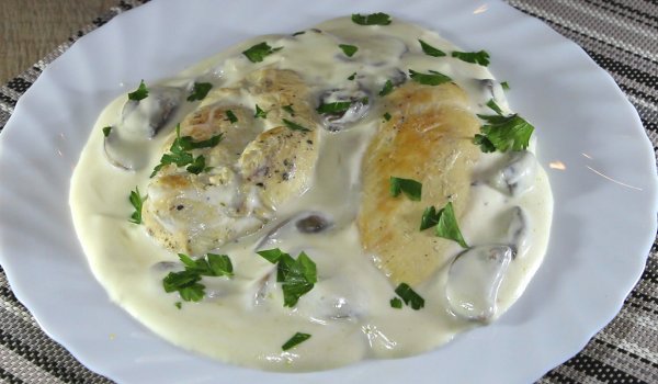 Пиле с гъби и сметана