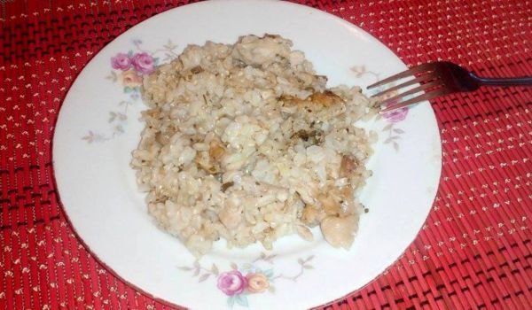 Пиле с кафяв ориз