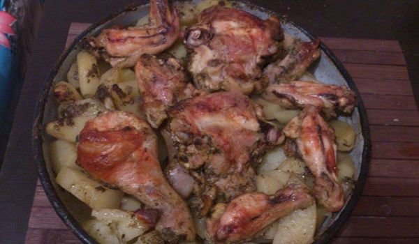 Пиле с картофи и червен пипер