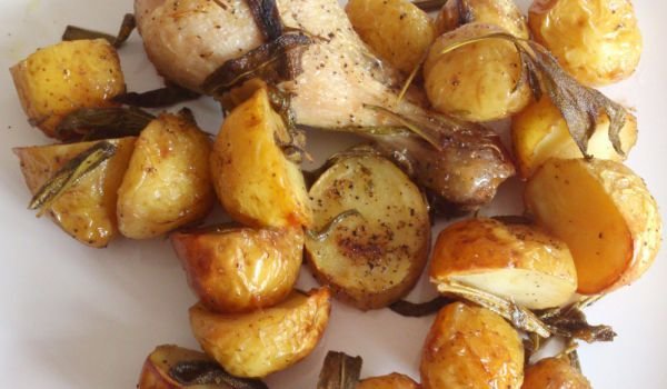 Пиле с картофи и салвия