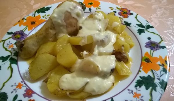 Пиле с картофи и сладко-кисел сос