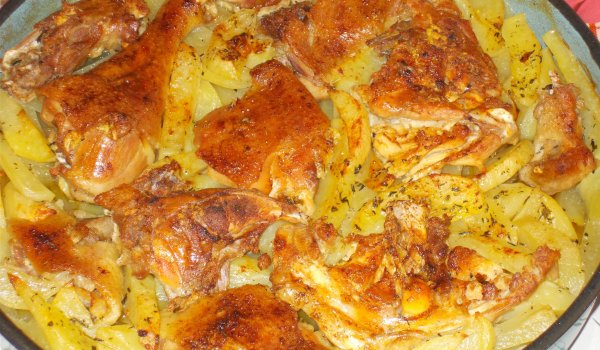 Пиле с картофи с опушен вкус