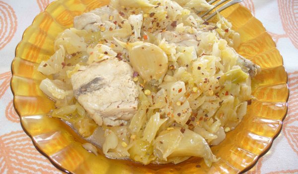 Пиле с кисело зеле и чесън