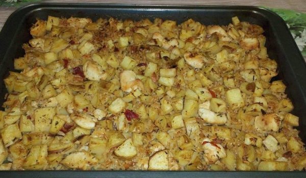 Пиле с ориз и картофи на фурната