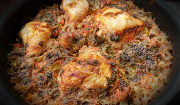 Пиле с ориз и магданоз по селски