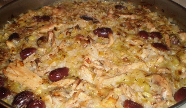 Пиле с ориз, праз и маслини