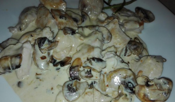 Пиле с печурки и сметана