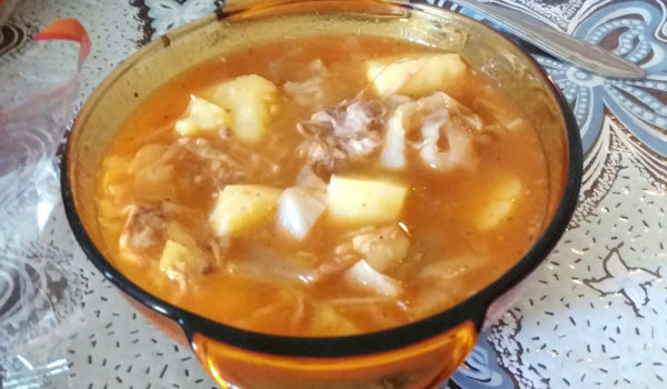 Пилешка чорба със зеле и картофи