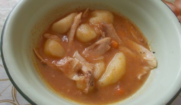 Пилешка яхния с картофи