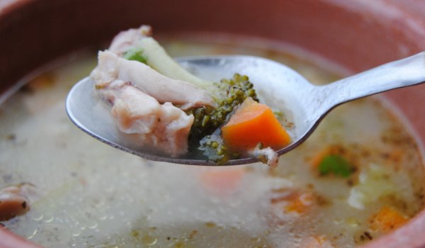 Пилешка супа с броколи