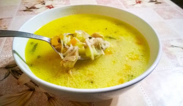 Пилешка супа с фиде и целина
