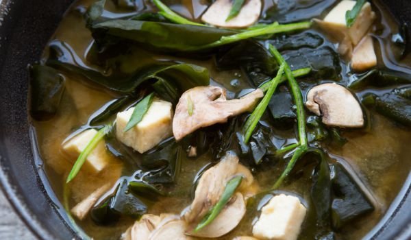 Пилешка супа с мисо